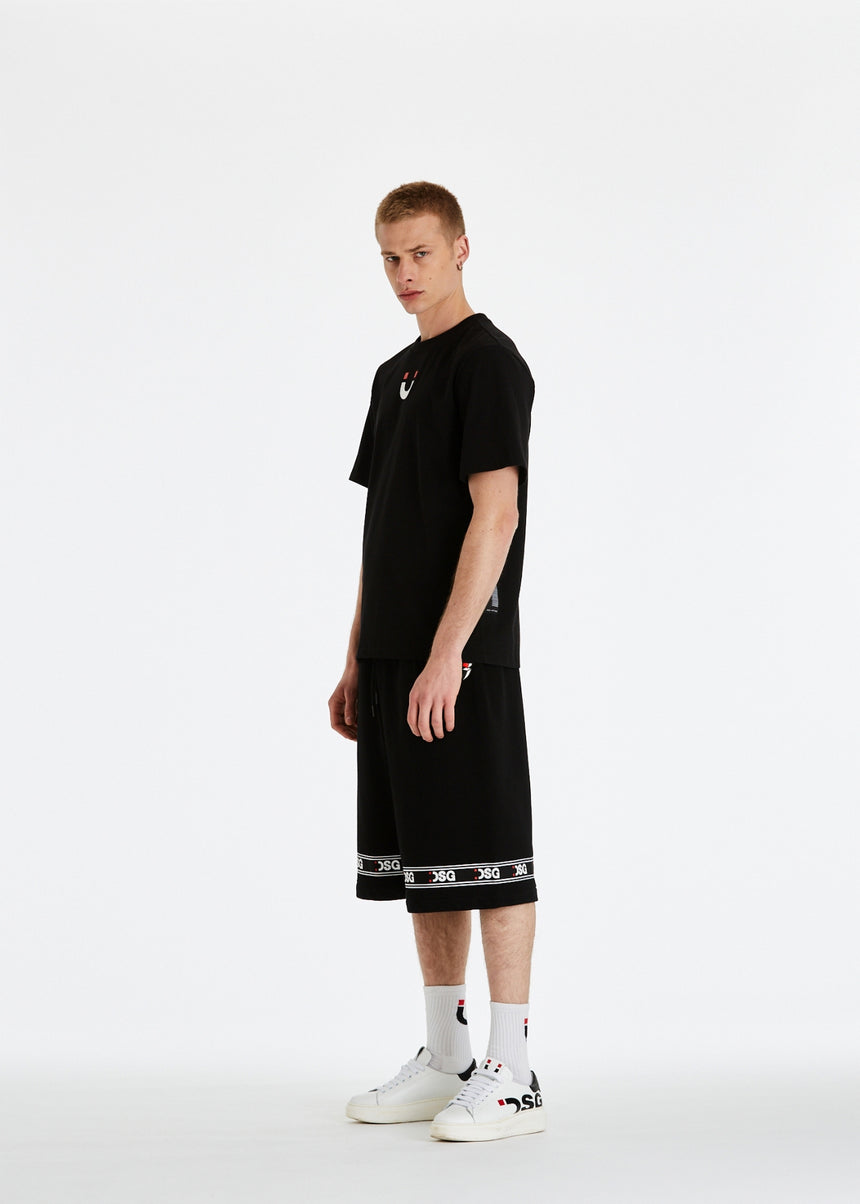 PANTALONCINO DSG IN FELPA NERA CON GRO STAMPATO E PATCH